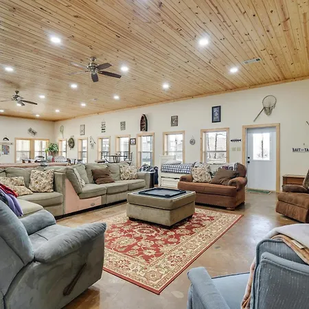 Boat Launch On-Site Lakefront Toledo Bend Getaway
